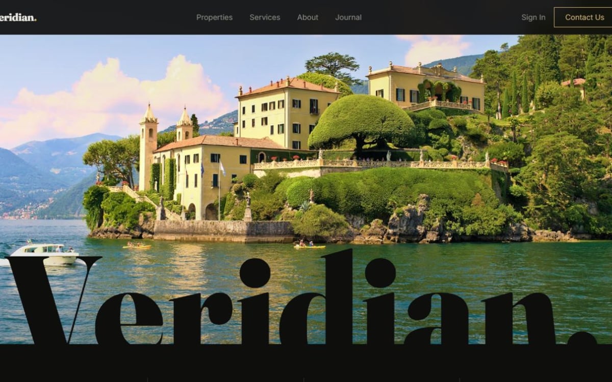 Stijlimpressie van Veridian met een villa aan het water en grote typografie.